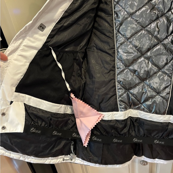 Women’s ski coat- NWOT bought for Utah last year and never wore. XL - Picture 3 of 6